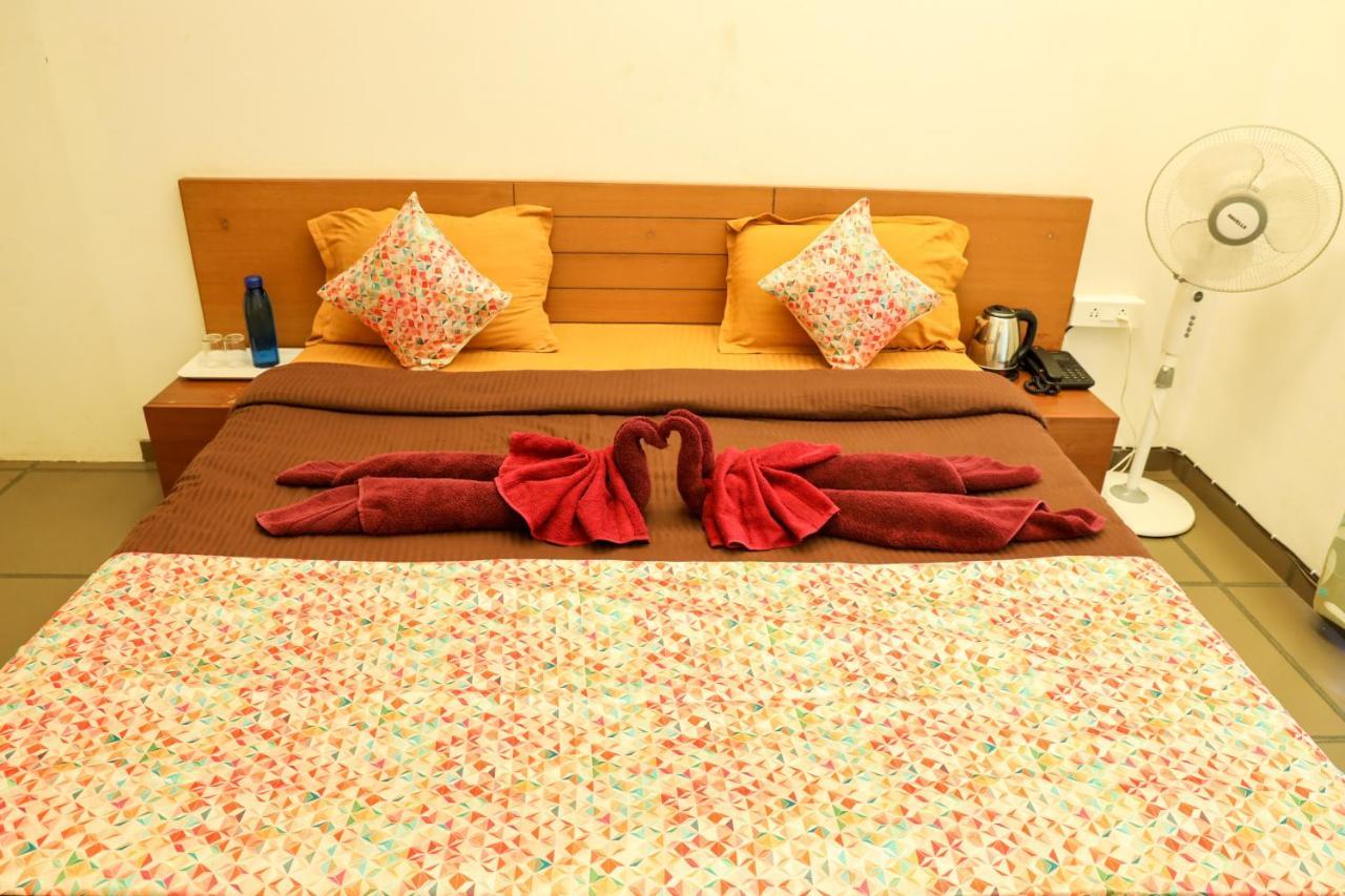 Bed and Breakfast Surya Kiran Miramar à Panaji Extérieur photo
