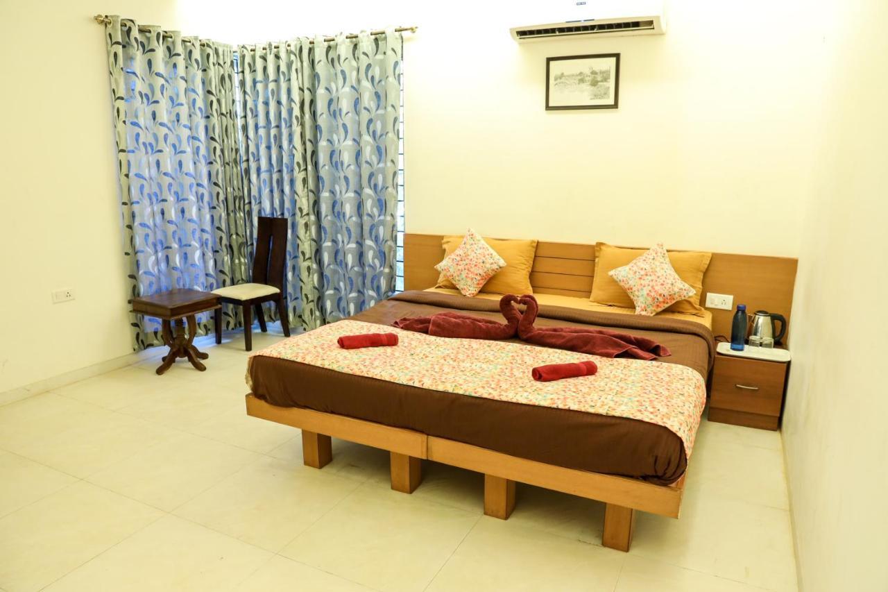 Bed and Breakfast Surya Kiran Miramar à Panaji Extérieur photo